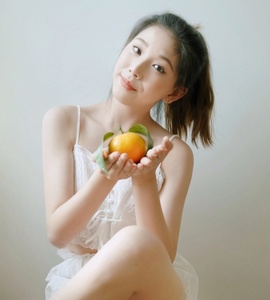 [YITUYU艺图语] 2022.12.16 淘气的小橙子 小怡 [24+1P-205MB]