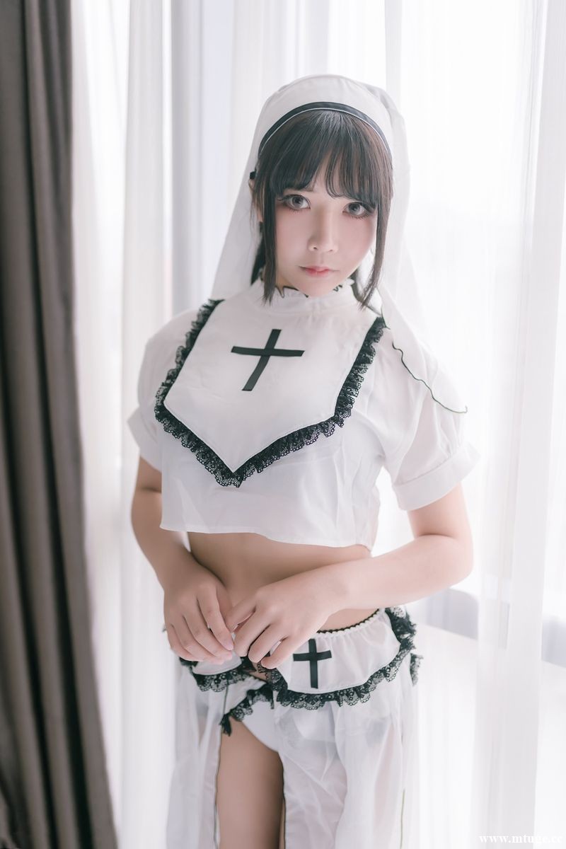 纯白修女 (1).jpg