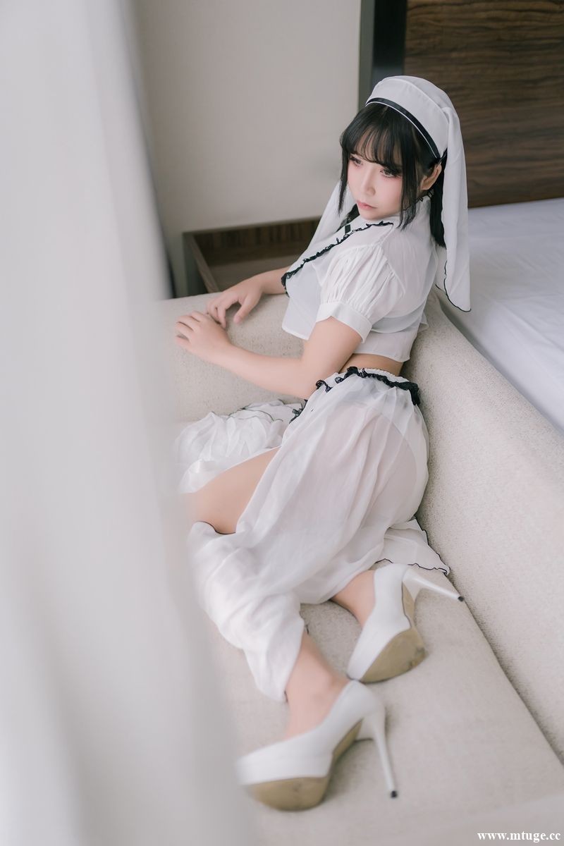 纯白修女 (2).jpg