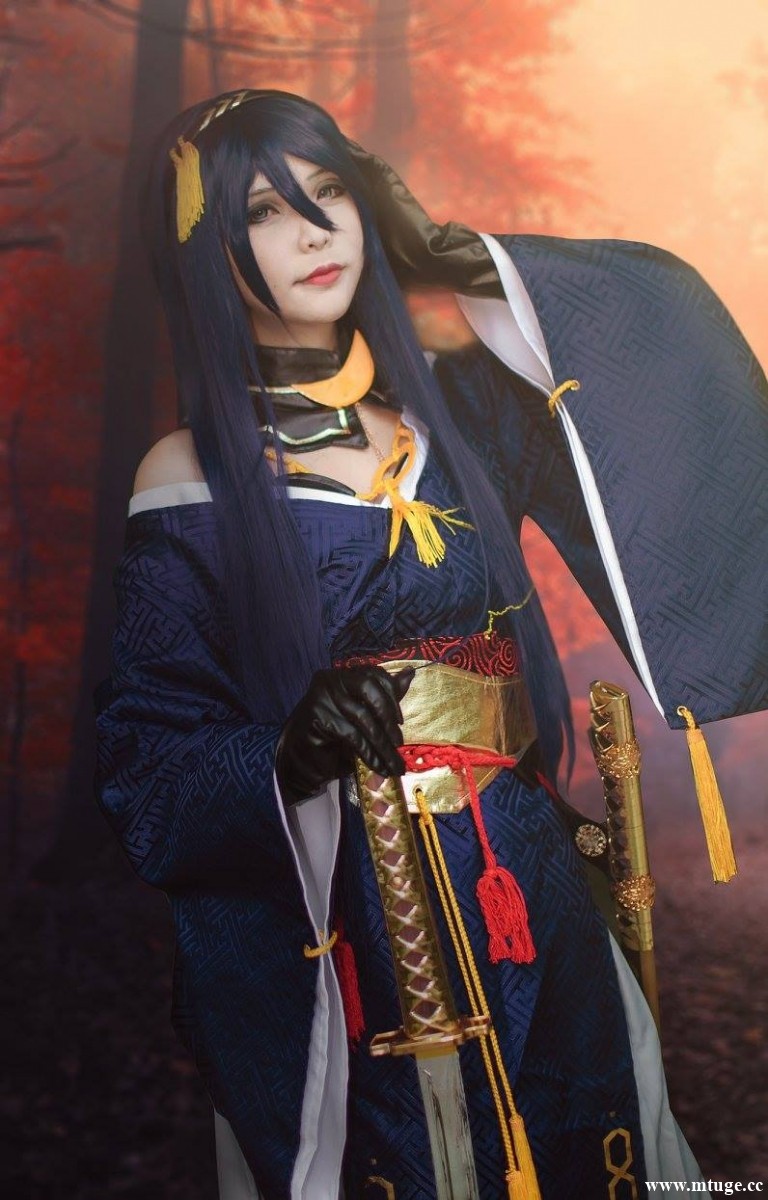 650_Mikazuki_Munechika_Touken_Ranbu_01.jpg