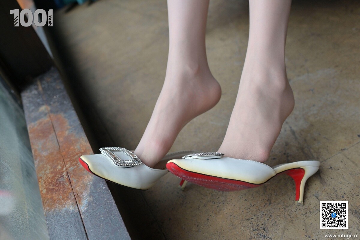 [IESS异思趣向] 1001系列.176 Lucy《贵妇的日常生活2》 [80P-76.7MB]