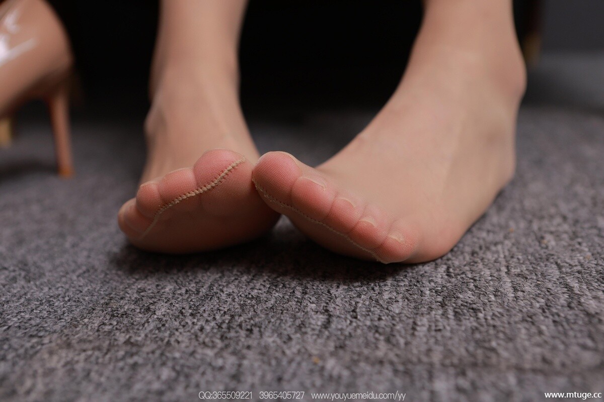 [IESS异思趣向] 2025.11.24 丝享家2219：小婕《OL制服（上）》 [90P-91MB]