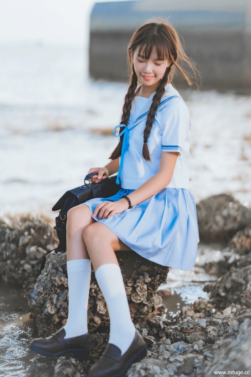 [YITUYU艺图语] 2022.05.13 青春之海 萧萧子 [22P-275.83 MB]