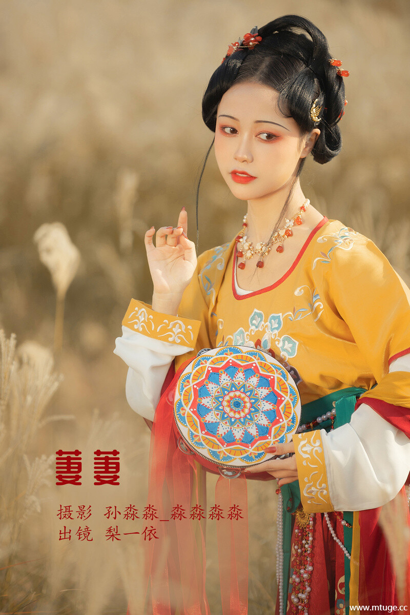 [YITUYU艺图语] 2022.08.18 萋萋 梨一依 [22+1P-287MB]