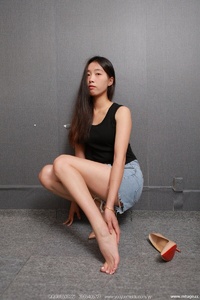 [IESS异思趣向] 2025.08.17 丝享家2133 小九《裸足特工（上）》 [103P-117.2M]