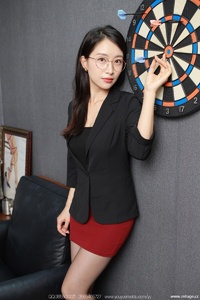 [IESS异思趣向] 2025.09.11 丝享家2155 小婕《御姐包臀裙》 [92P-112.1M]